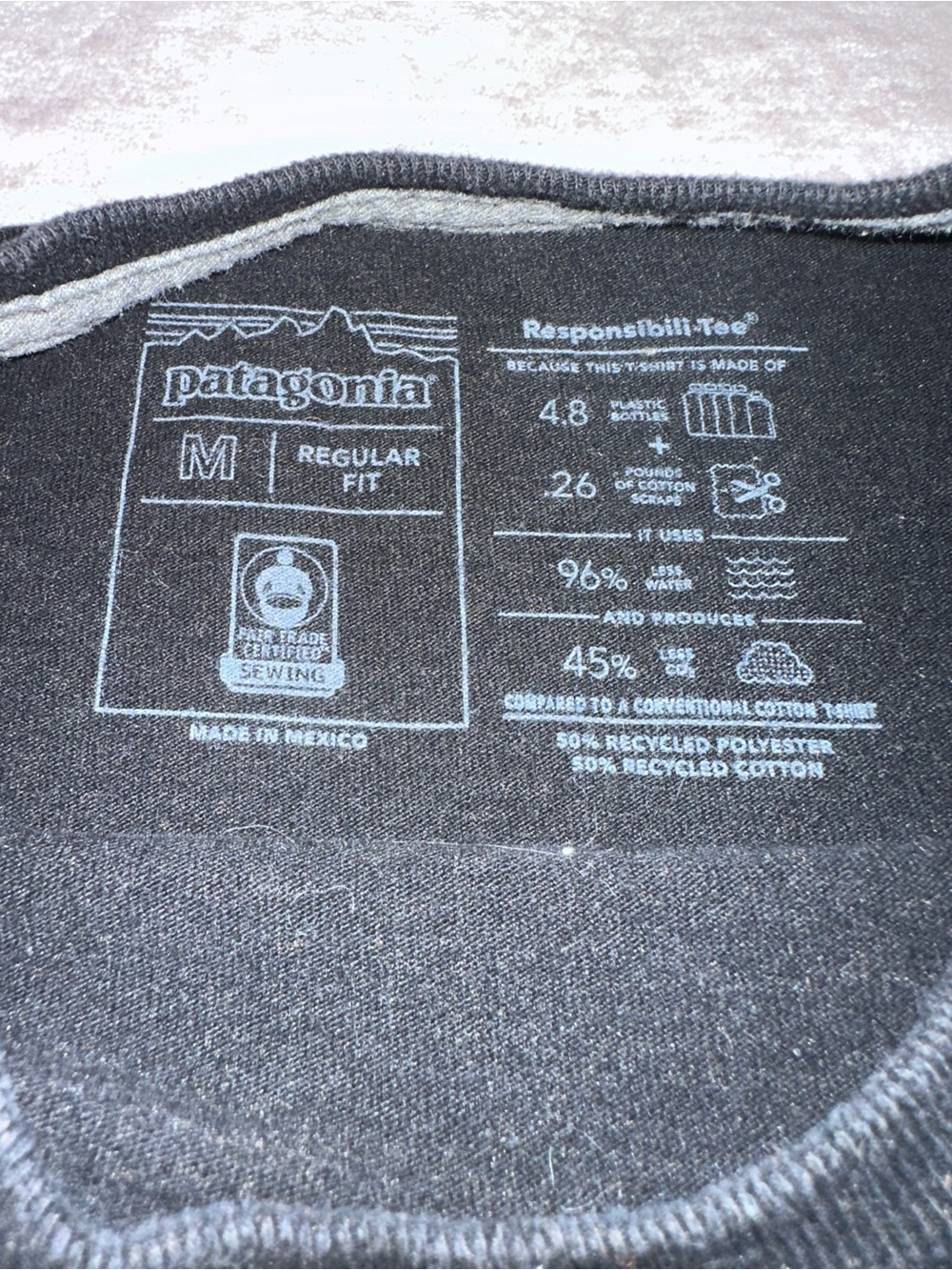 Patagonia Black P-6 Logo Responsibili-Tee Shirt Medium - Picture 3 of 3